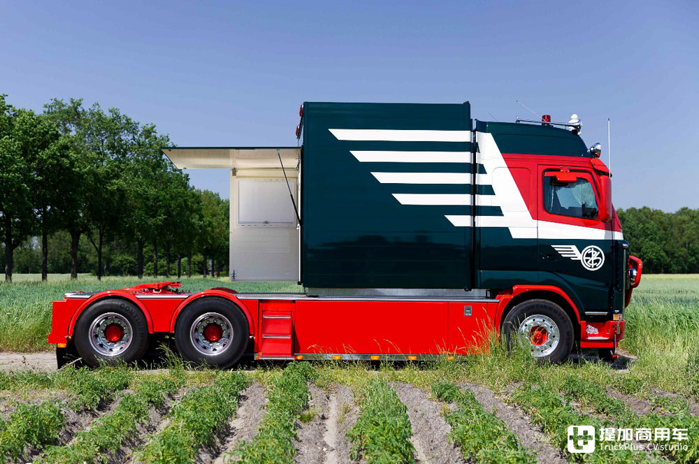 为千禧年诞生的沃尔沃FH12加上生活舱,老司机爆改老车只为挚爱 - 第8张 - 提加商用车网 为千禧年诞生的沃尔沃FH12加上生活舱,老司机爆改老车只为挚爱 - 第8张
