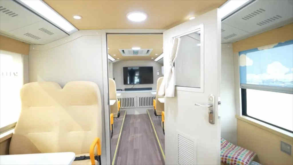 卡塔尔街头惊现“移动的双层巴士图书馆”! - 第5张 - 提加商用车网 卡塔尔街头惊现“移动的双层巴士图书馆”! - 第5张