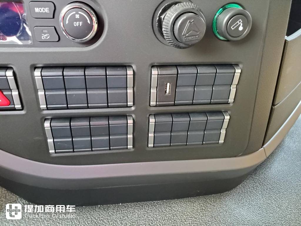 老外都买最新款的重汽卡车了,出口版豪沃V7X自卸车实拍,配置有何不一样? - 第10张 - 提加商用车网 老外都买最新款的重汽卡车了,出口版豪沃V7X自卸车实拍,配置有何不一样? - 第10张