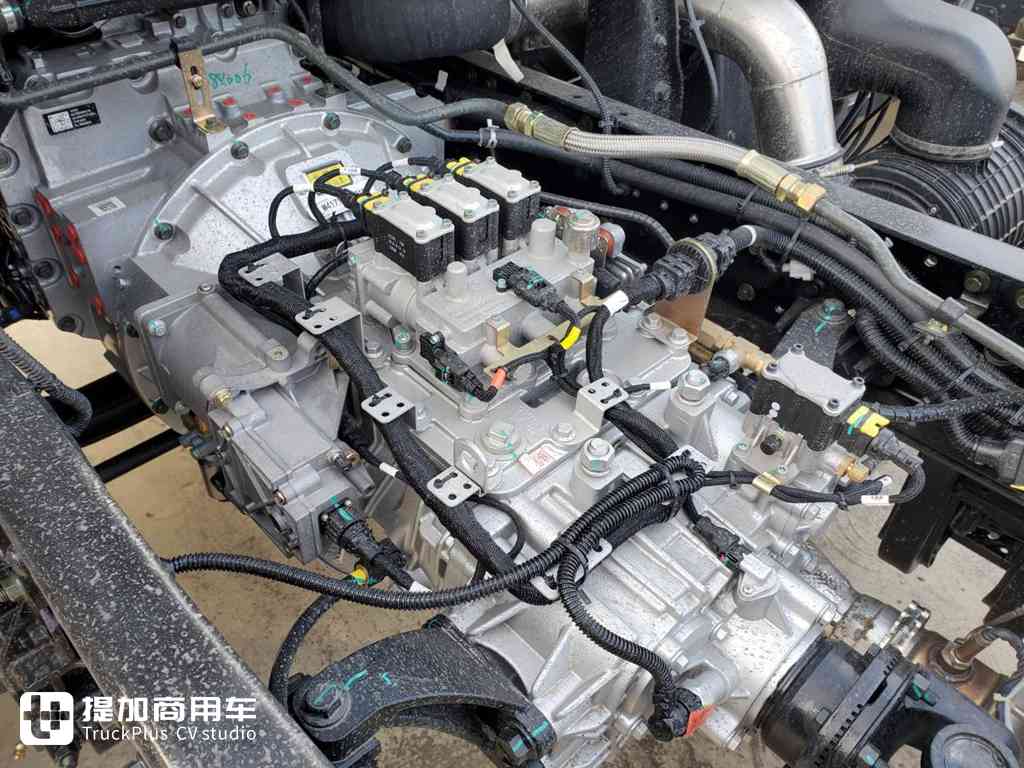 驾驶室改进 搭载福康F4.5TT发动机和汉德长换油车桥 福田欧航9.8米载货车实拍 - 第13张 - 提加商用车网 驾驶室改进 搭载福康F4.5TT发动机和汉德长换油车桥 福田欧航9.8米载货车实拍 - 第13张