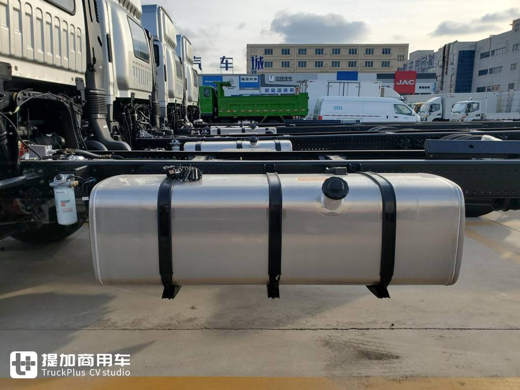 驾驶室改进 搭载福康F4.5TT发动机和汉德长换油车桥 福田欧航9.8米载货车实拍 - 第16张 - 提加商用车网 驾驶室改进 搭载福康F4.5TT发动机和汉德长换油车桥 福田欧航9.8米载货车实拍 - 第16张
