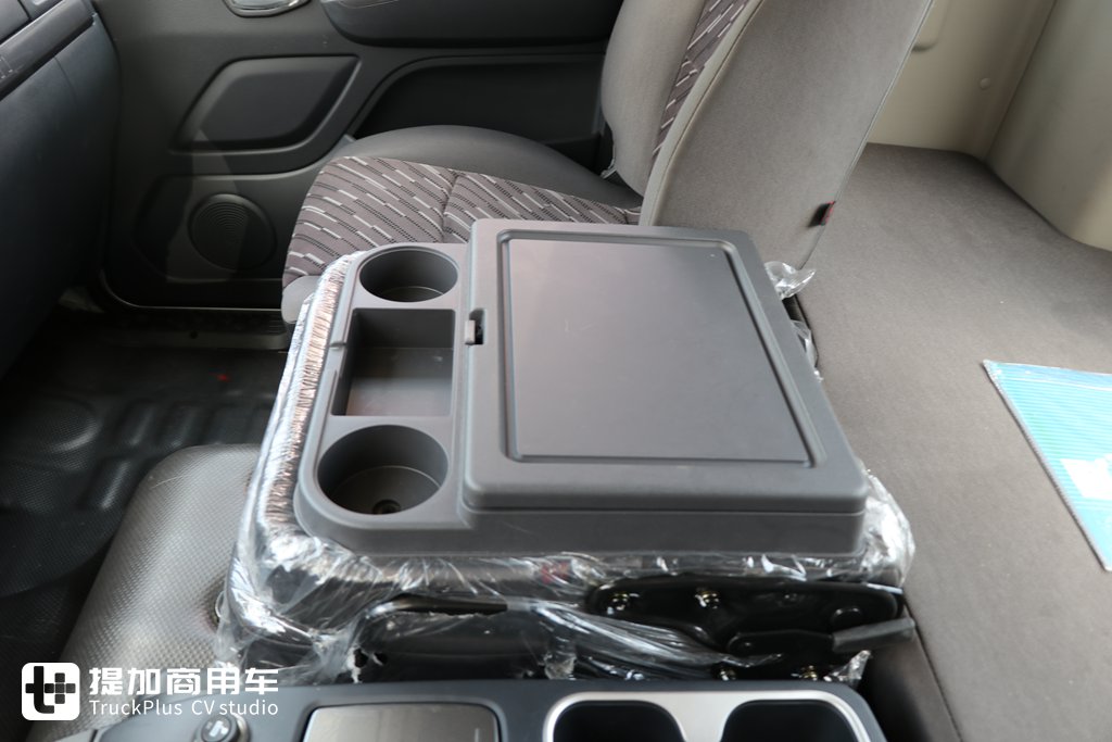 驾驶室改进 搭载福康F4.5TT发动机和汉德长换油车桥 福田欧航9.8米载货车实拍 - 第6张 - 提加商用车网 驾驶室改进 搭载福康F4.5TT发动机和汉德长换油车桥 福田欧航9.8米载货车实拍 - 第6张