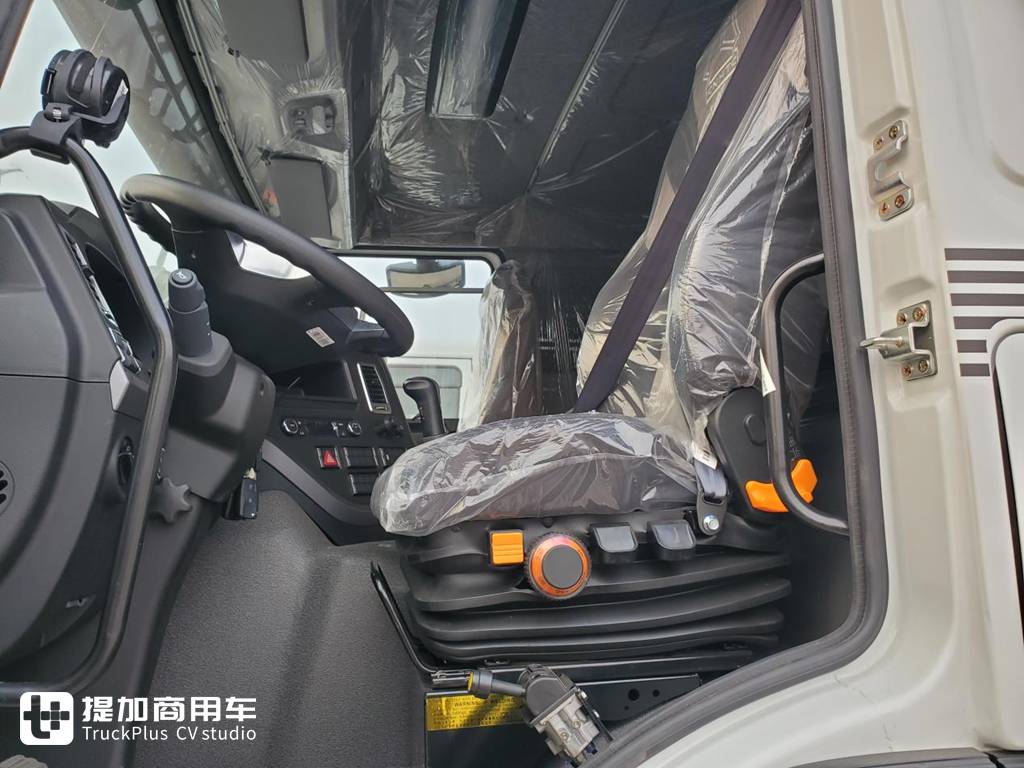 老外都买最新款的重汽卡车了,出口版豪沃V7X自卸车实拍,配置有何不一样? - 第7张 - 提加商用车网 老外都买最新款的重汽卡车了,出口版豪沃V7X自卸车实拍,配置有何不一样? - 第7张