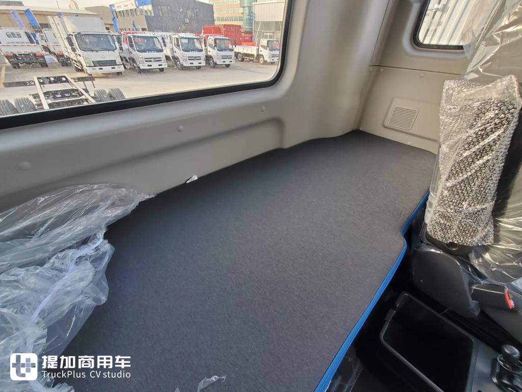 驾驶室改进 搭载福康F4.5TT发动机和汉德长换油车桥 福田欧航9.8米载货车实拍 - 第8张 - 提加商用车网 驾驶室改进 搭载福康F4.5TT发动机和汉德长换油车桥 福田欧航9.8米载货车实拍 - 第8张