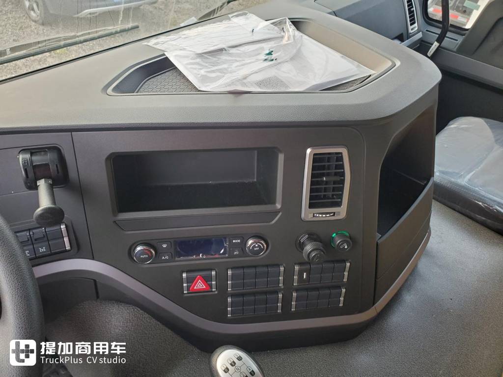 老外都买最新款的重汽卡车了,出口版豪沃V7X自卸车实拍,配置有何不一样? - 第9张 - 提加商用车网 老外都买最新款的重汽卡车了,出口版豪沃V7X自卸车实拍,配置有何不一样? - 第9张