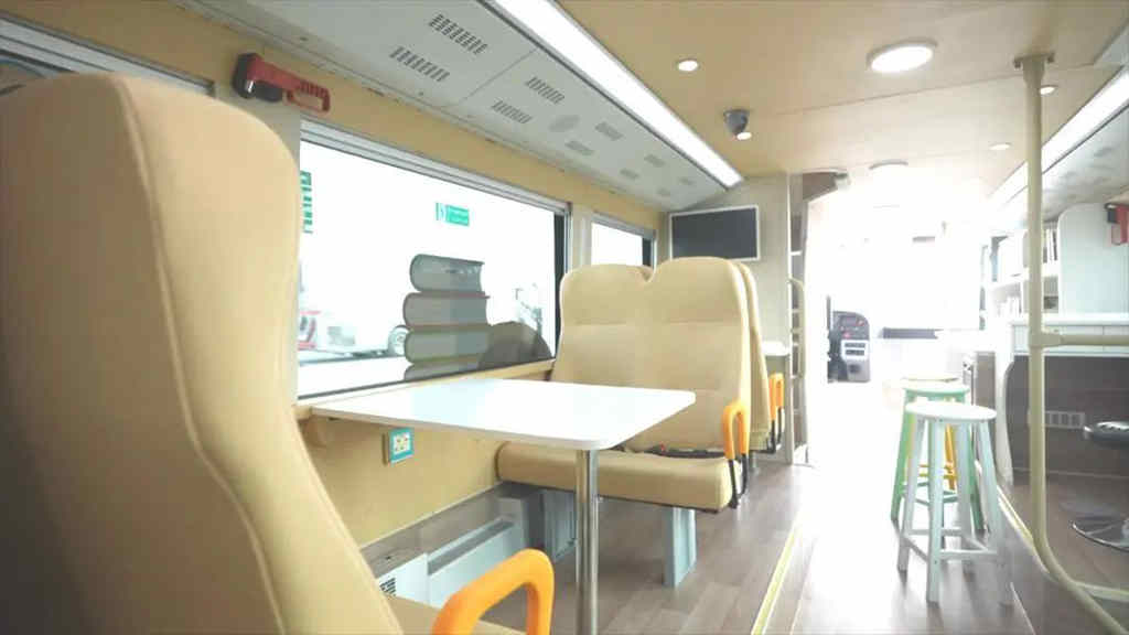 卡塔尔街头惊现“移动的双层巴士图书馆”! - 第3张 - 提加商用车网 卡塔尔街头惊现“移动的双层巴士图书馆”! - 第3张