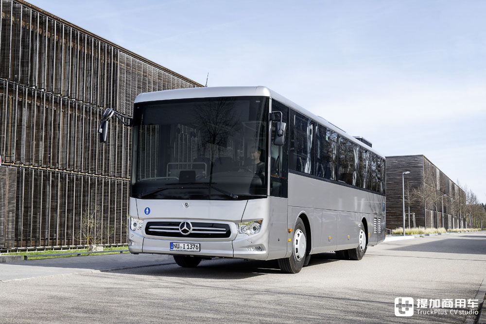 设计和配置都很特别，奔驰巴士入门产品，实拍奔驰Intouro城际客车