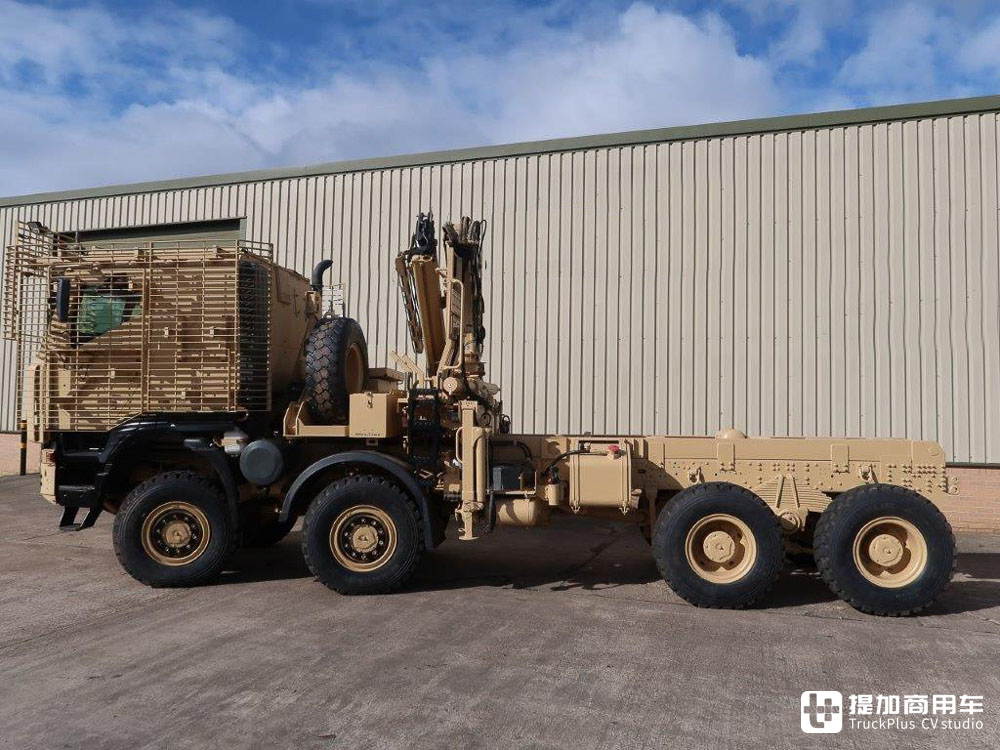 全车防弹+8x8驱动，真正的军卡车型，依维柯Trakker AT 410 8x8军卡实拍