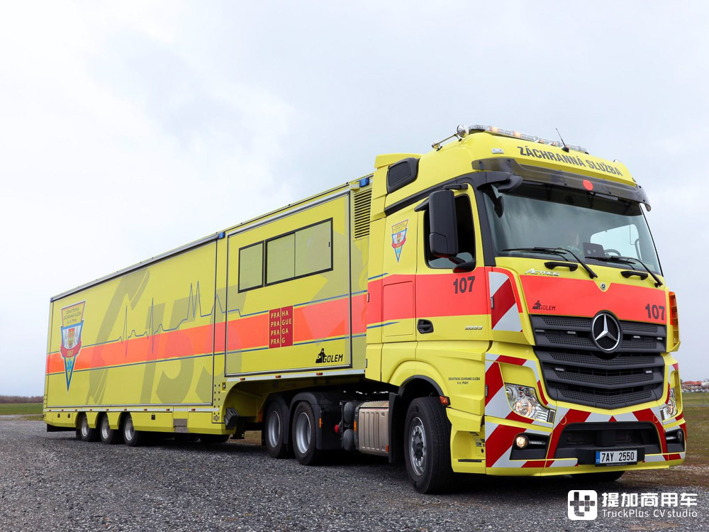 6x6全驱+静液压驱动，牵引半挂医院车，这台奔驰Actros牵引车值得一看