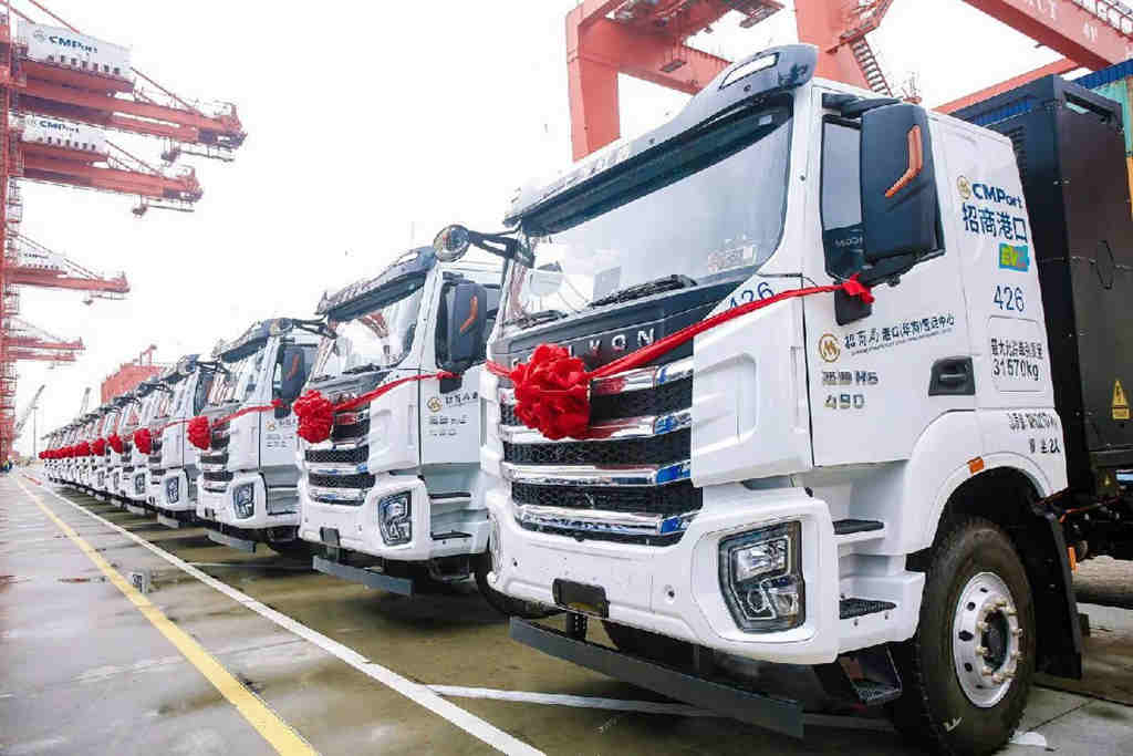 打造绿港蓝湾 上汽红岩纯电动港口牵引车交付深圳招商港口