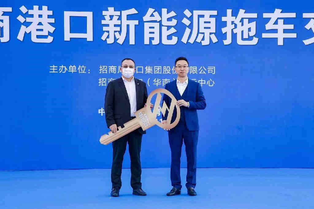 打造绿港蓝湾 上汽红岩纯电动港口牵引车交付深圳招商港口 - 第1张