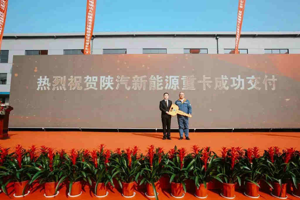 新能源重卡接续批量交付，陕汽重卡昂首赢战开门红！ - 第3张