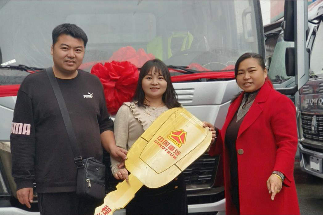 喜迎开门红|HOWO轻卡全国各地火爆交车