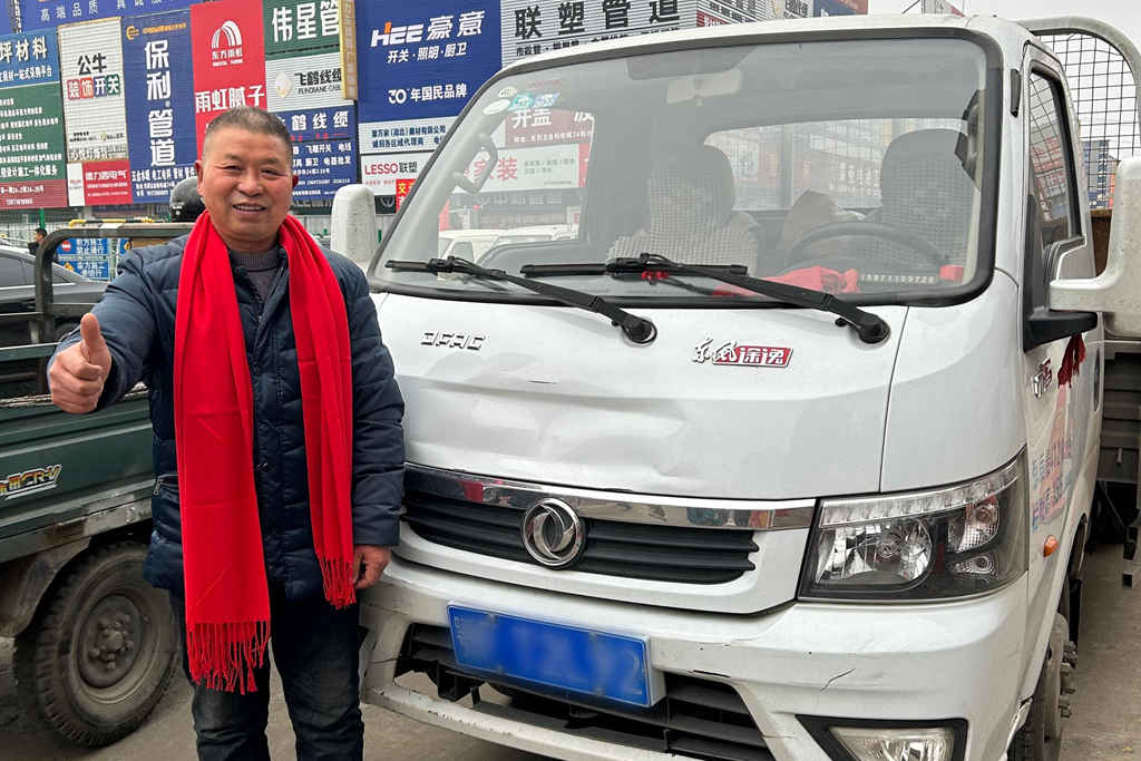 致敬城市奋斗者,东风轻型车走进商圈拜大年 - 第4张 - 提加商用车网 致敬城市奋斗者,东风轻型车走进商圈拜大年 - 第4张