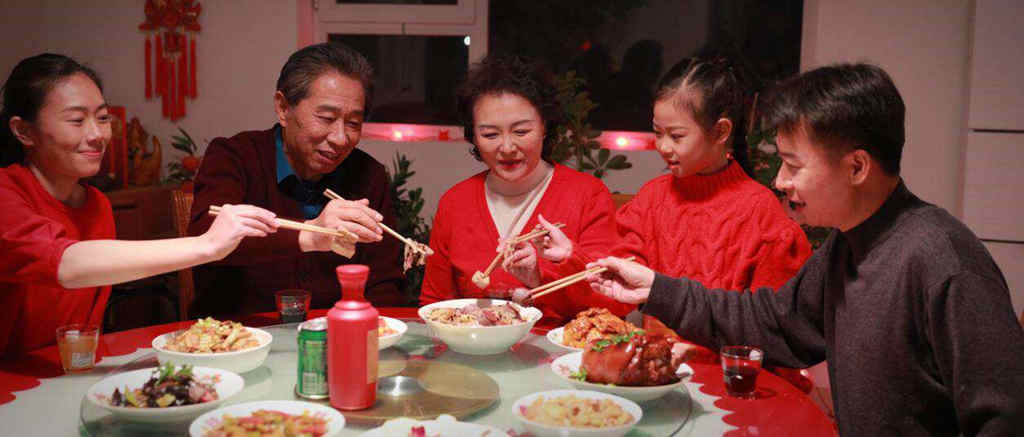 中国重汽2023年春节微电影《车轮上的年夜饭》,为兔年温情开篇 - 第3张 - 提加商用车网 中国重汽2023年春节微电影《车轮上的年夜饭》,为兔年温情开篇 - 第3张
