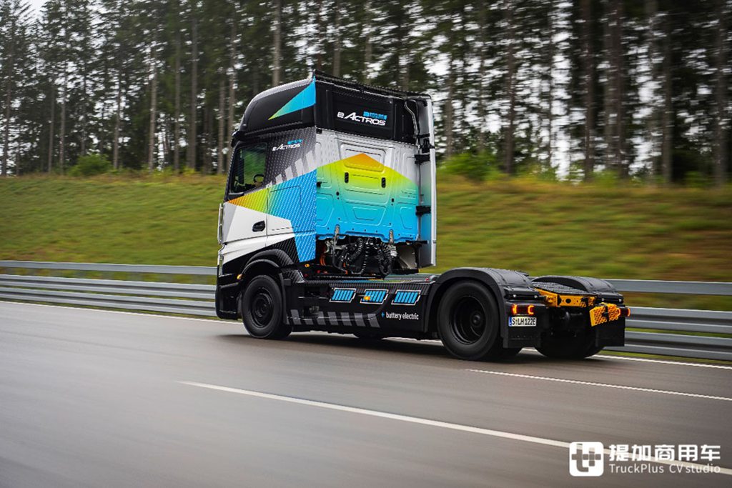 新老能源占半壁江山,限量版、改装版卡车抢眼,带您看2022年欧卡新车回顾 - 第2张 - 提加商用车网 新老能源占半壁江山,限量版、改装版卡车抢眼,带您看2022年欧卡新车回顾 - 第2张