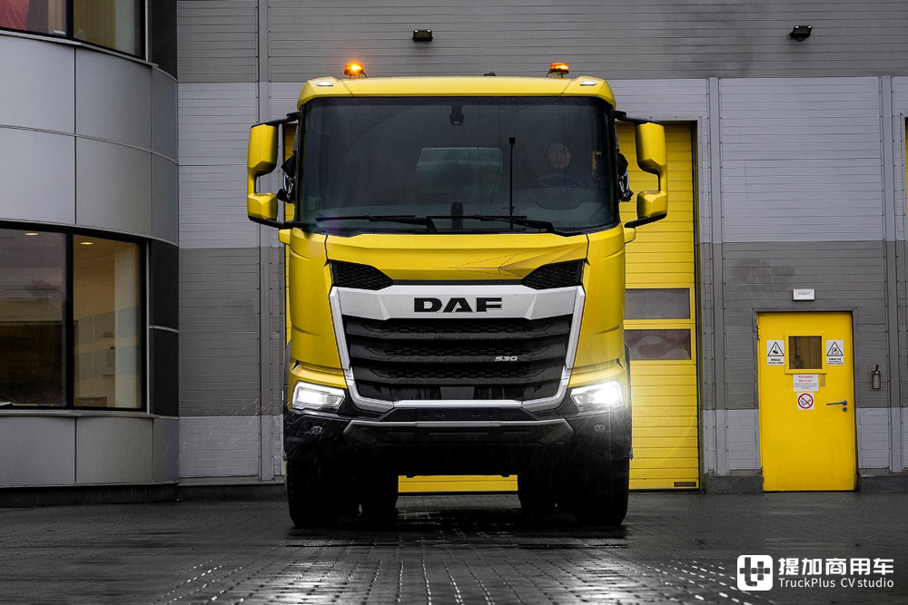 进军工程用车市场,实拍荷兰达夫最新推出的XFC 6x4三向自卸车 - 第2张 - 提加商用车网 进军工程用车市场,实拍荷兰达夫最新推出的XFC 6x4三向自卸车 - 第2张