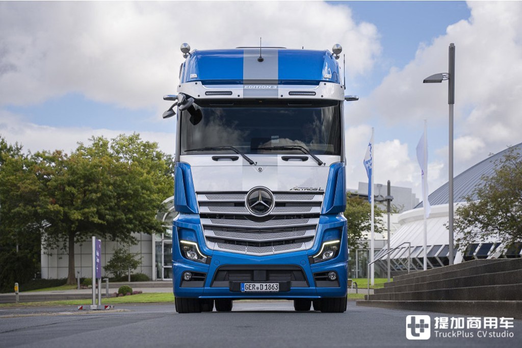 新老能源占半壁江山,限量版、改装版卡车抢眼,带您看2022年欧卡新车回顾 - 第5张 - 提加商用车网 新老能源占半壁江山,限量版、改装版卡车抢眼,带您看2022年欧卡新车回顾 - 第5张