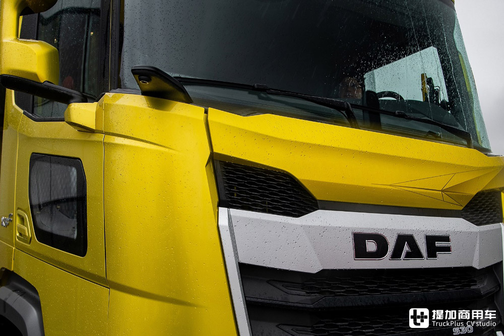 进军工程用车市场,实拍荷兰达夫最新推出的XFC 6x4三向自卸车 - 第5张 - 提加商用车网 进军工程用车市场,实拍荷兰达夫最新推出的XFC 6x4三向自卸车 - 第5张