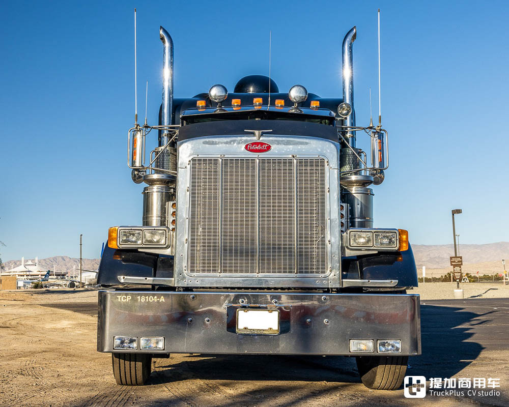 21米长的豪华陆地行宫,曾获吉尼斯世界纪录,美国Midnight Rider卡车正拍卖 - 第5张 - 提加商用车网 21米长的豪华陆地行宫,曾获吉尼斯世界纪录,美国Midnight Rider卡车正拍卖 - 第5张