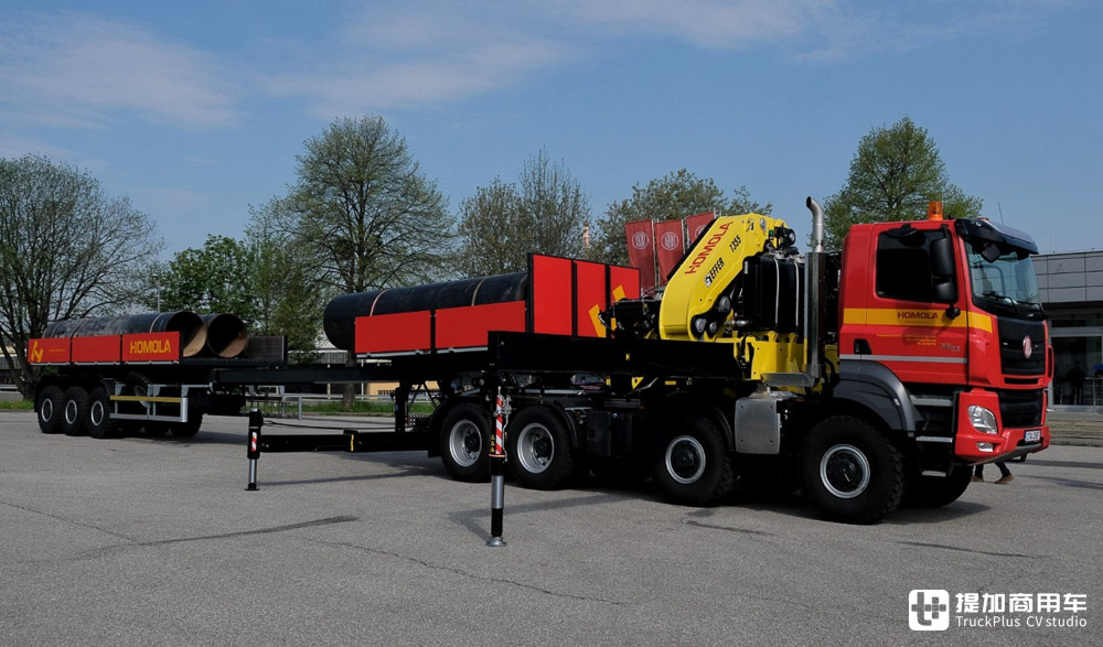 性能比肩军用牵引车，还带随车起重机，实拍太脱拉凤凰8x8随车吊牵引车 - 第7张