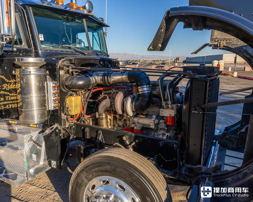 21米长的豪华陆地行宫,曾获吉尼斯世界纪录,美国Midnight Rider卡车正拍卖 - 第7张 - 提加商用车网 21米长的豪华陆地行宫,曾获吉尼斯世界纪录,美国Midnight Rider卡车正拍卖 - 第7张