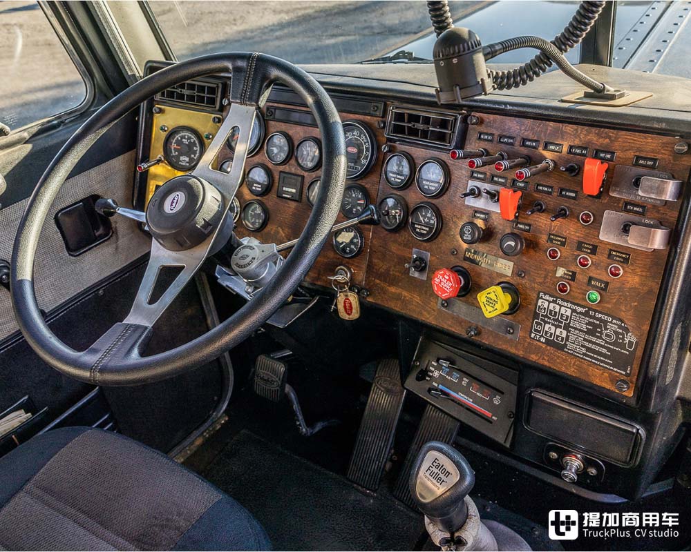 21米长的豪华陆地行宫,曾获吉尼斯世界纪录,美国Midnight Rider卡车正拍卖 - 第8张 - 提加商用车网 21米长的豪华陆地行宫,曾获吉尼斯世界纪录,美国Midnight Rider卡车正拍卖 - 第8张