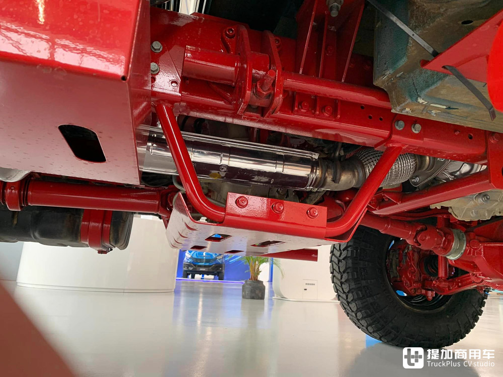 传承上世纪经典,实拍依维柯定制版Daily Tigrotto 4x4越野“大皮卡” - 第8张 - 提加商用车网 传承上世纪经典,实拍依维柯定制版Daily Tigrotto 4x4越野“大皮卡” - 第8张