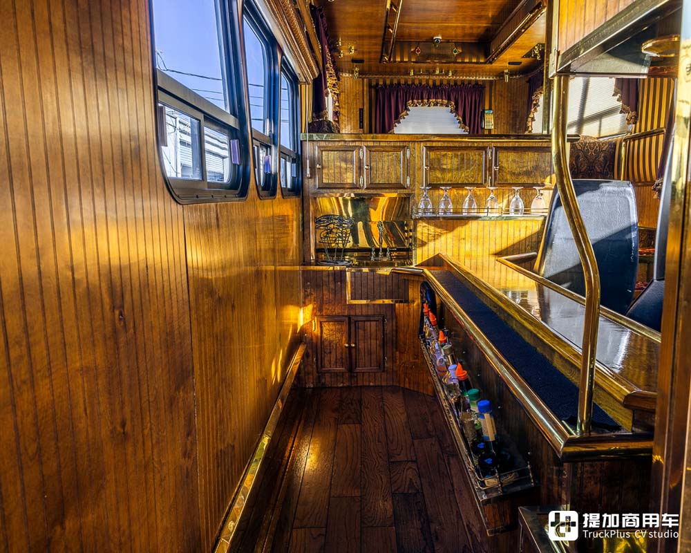 21米长的豪华陆地行宫,曾获吉尼斯世界纪录,美国Midnight Rider卡车正拍卖 - 第10张 - 提加商用车网 21米长的豪华陆地行宫,曾获吉尼斯世界纪录,美国Midnight Rider卡车正拍卖 - 第10张