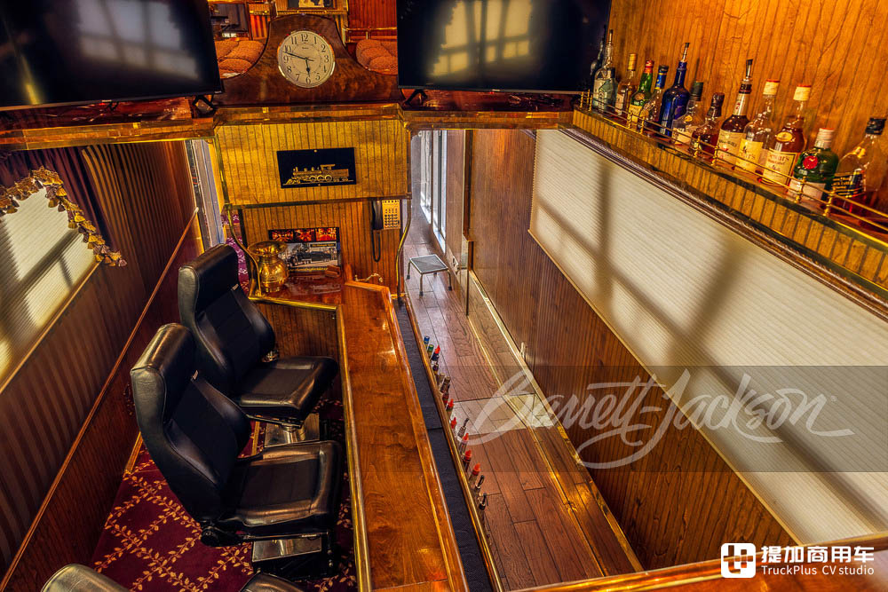 21米长的豪华陆地行宫,曾获吉尼斯世界纪录,美国Midnight Rider卡车正拍卖 - 第12张 - 提加商用车网 21米长的豪华陆地行宫,曾获吉尼斯世界纪录,美国Midnight Rider卡车正拍卖 - 第12张