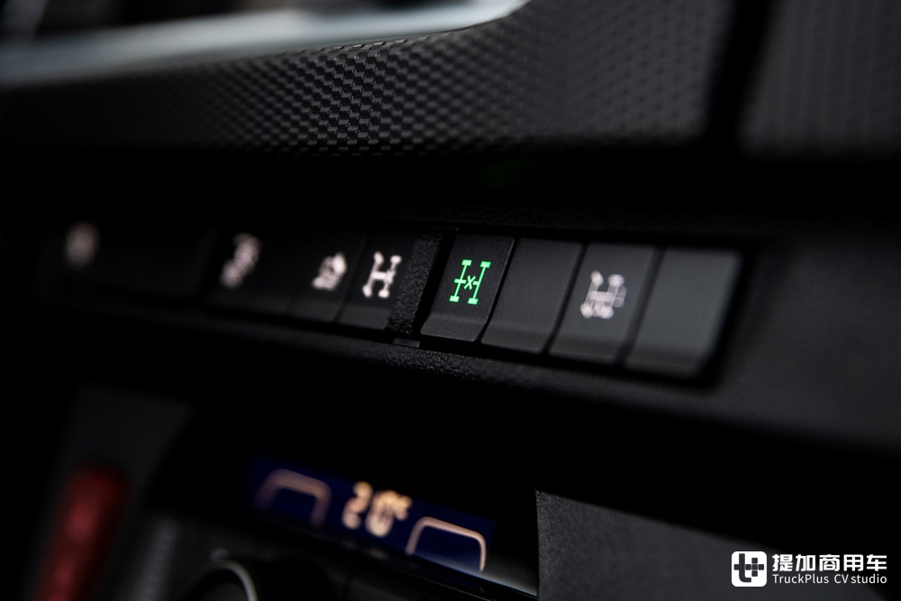 进军工程用车市场,实拍荷兰达夫最新推出的XFC 6x4三向自卸车 - 第14张 - 提加商用车网 进军工程用车市场,实拍荷兰达夫最新推出的XFC 6x4三向自卸车 - 第14张