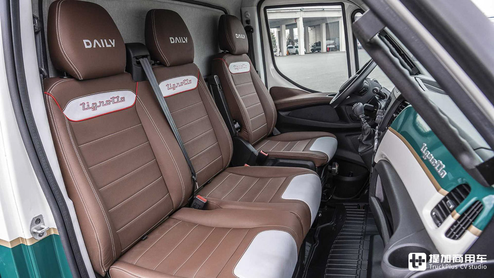 传承上世纪经典,实拍依维柯定制版Daily Tigrotto 4x4越野“大皮卡” - 第14张 - 提加商用车网 传承上世纪经典,实拍依维柯定制版Daily Tigrotto 4x4越野“大皮卡” - 第14张