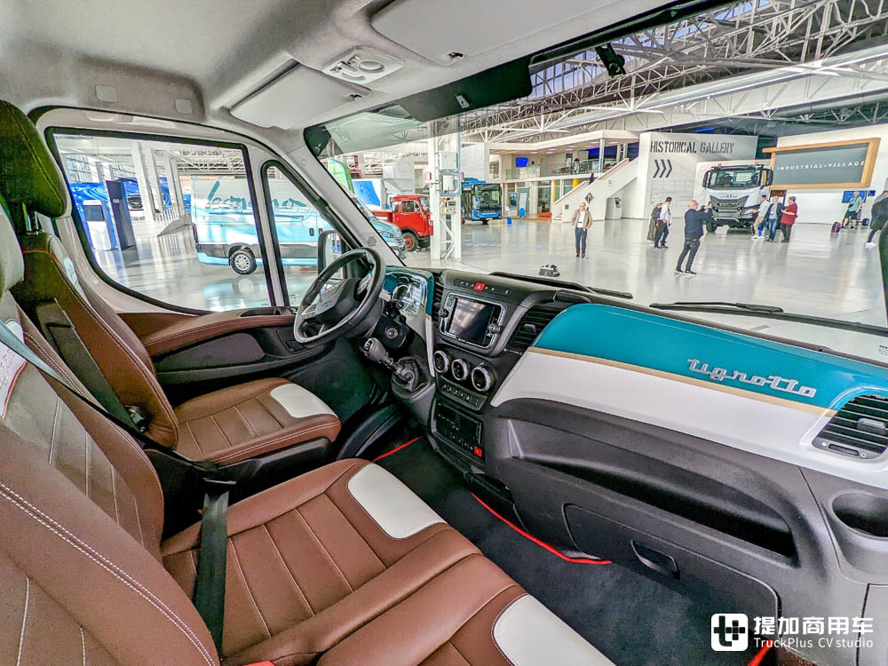 传承上世纪经典,实拍依维柯定制版Daily Tigrotto 4x4越野“大皮卡” - 第16张 - 提加商用车网 传承上世纪经典,实拍依维柯定制版Daily Tigrotto 4x4越野“大皮卡” - 第16张
