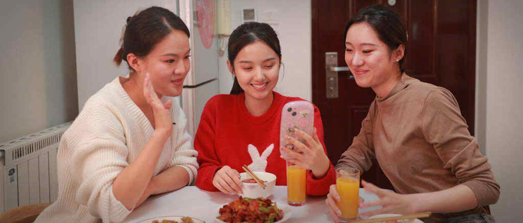 中国重汽2023年春节微电影《车轮上的年夜饭》,为兔年温情开篇 - 第4张 - 提加商用车网 中国重汽2023年春节微电影《车轮上的年夜饭》,为兔年温情开篇 - 第4张
