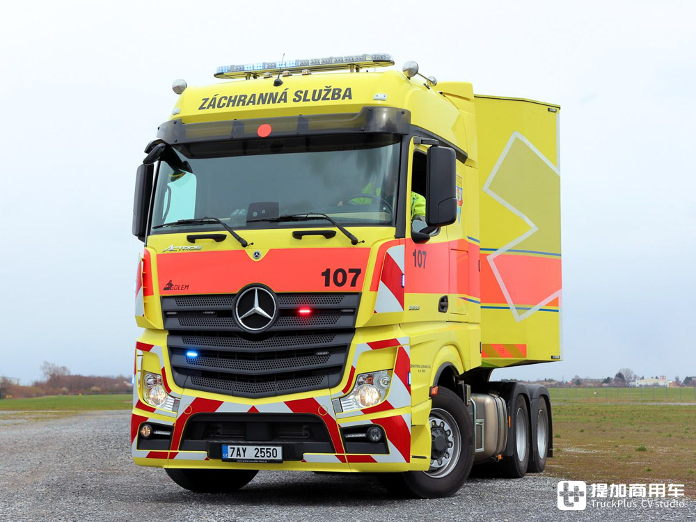 6x6全驱+静液压驱动,牵引半挂医院车,这台奔驰Actros牵引车值得一看 - 第1张 - 提加商用车网 6x6全驱+静液压驱动,牵引半挂医院车,这台奔驰Actros牵引车值得一看 - 第1张
