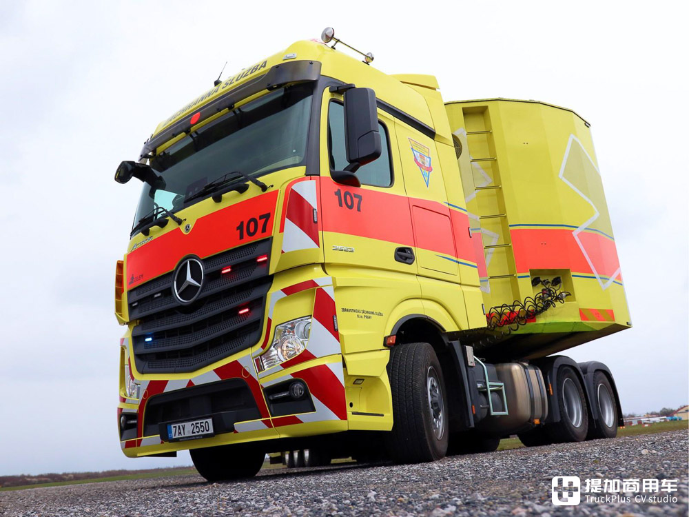 6x6全驱+静液压驱动,牵引半挂医院车,这台奔驰Actros牵引车值得一看 - 第3张 - 提加商用车网 6x6全驱+静液压驱动,牵引半挂医院车,这台奔驰Actros牵引车值得一看 - 第3张