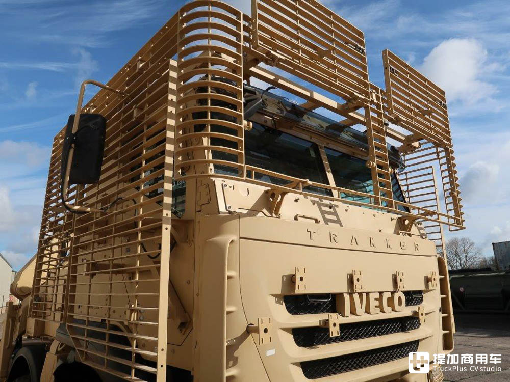 全车防弹+8x8驱动,真正的军卡车型,依维柯Trakker AT 410 8x8军卡实拍 - 第3张 - 提加商用车网 全车防弹+8x8驱动,真正的军卡车型,依维柯Trakker AT 410 8x8军卡实拍 - 第3张