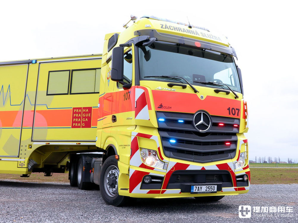 6x6全驱+静液压驱动,牵引半挂医院车,这台奔驰Actros牵引车值得一看 - 第5张 - 提加商用车网 6x6全驱+静液压驱动,牵引半挂医院车,这台奔驰Actros牵引车值得一看 - 第5张