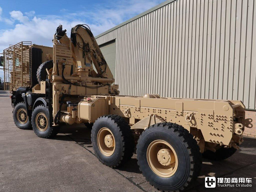 全车防弹+8x8驱动,真正的军卡车型,依维柯Trakker AT 410 8x8军卡实拍 - 第5张 - 提加商用车网 全车防弹+8x8驱动,真正的军卡车型,依维柯Trakker AT 410 8x8军卡实拍 - 第5张