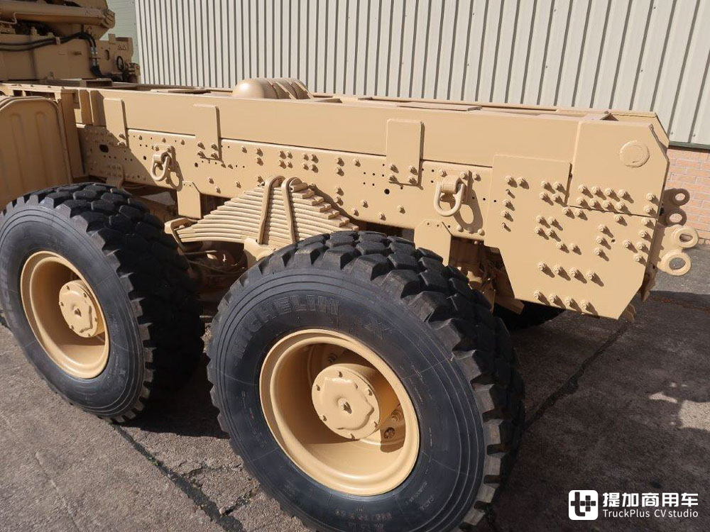 全车防弹+8x8驱动,真正的军卡车型,依维柯Trakker AT 410 8x8军卡实拍 - 第6张 - 提加商用车网 全车防弹+8x8驱动,真正的军卡车型,依维柯Trakker AT 410 8x8军卡实拍 - 第6张