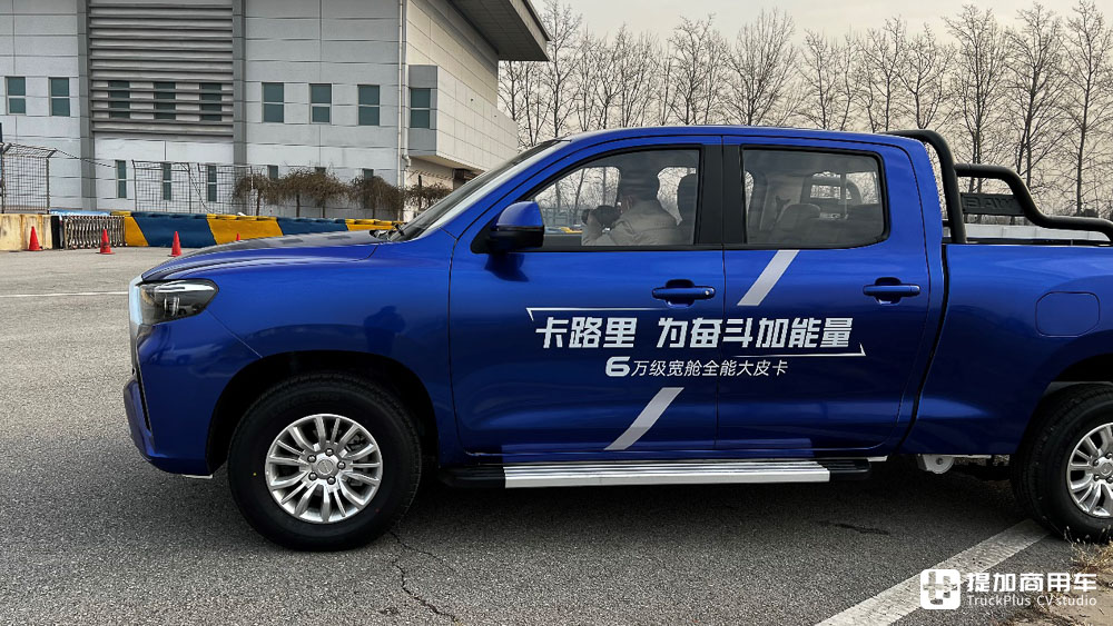 舒适度与实用性兼具,六万元级皮卡王者,实拍全新北汽制造卡路里皮卡 - 第7张 - 提加商用车网 舒适度与实用性兼具,六万元级皮卡王者,实拍全新北汽制造卡路里皮卡 - 第7张