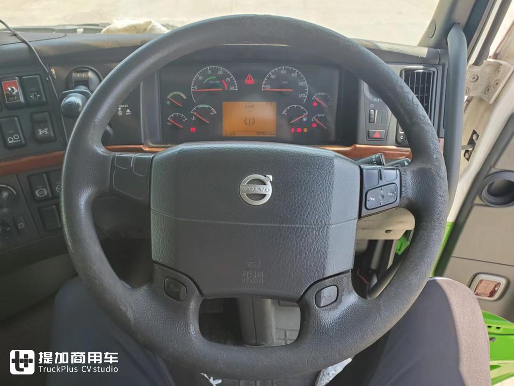 年后首发我们看点不一样的卡车,港口拍老车,配置大不同还挂着日本牌照? - 第10张 - 提加商用车网 年后首发我们看点不一样的卡车,港口拍老车,配置大不同还挂着日本牌照? - 第10张