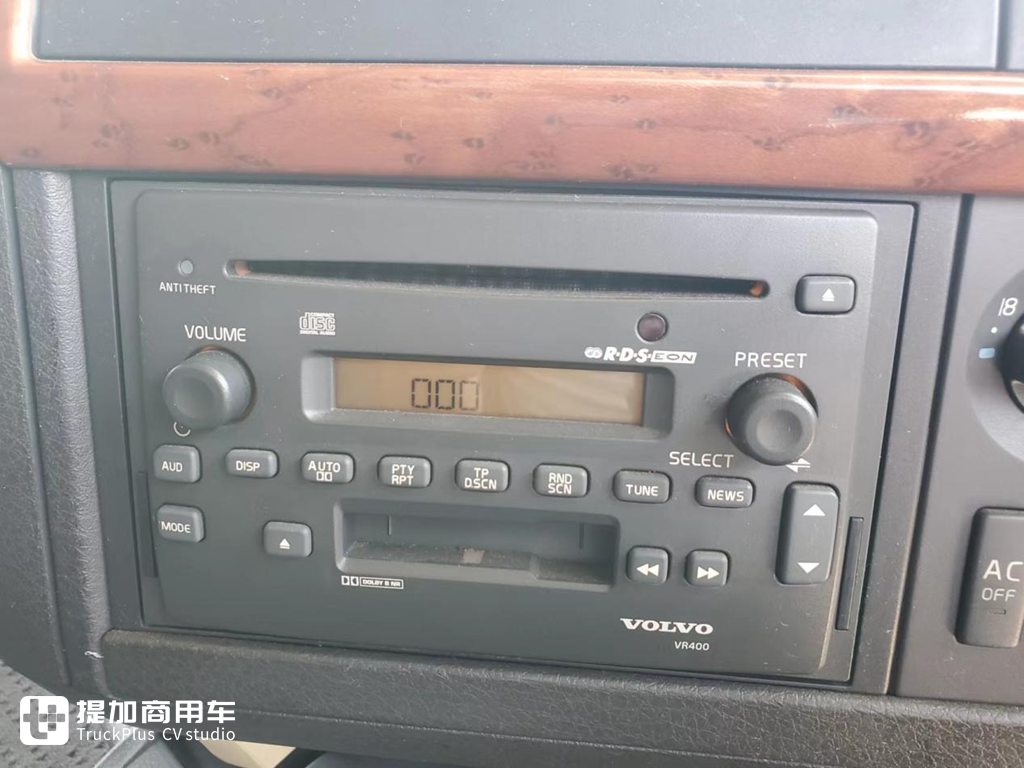 年后首发我们看点不一样的卡车,港口拍老车,配置大不同还挂着日本牌照? - 第11张 - 提加商用车网 年后首发我们看点不一样的卡车,港口拍老车,配置大不同还挂着日本牌照? - 第11张