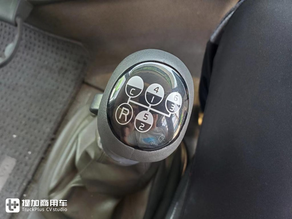 年后首发我们看点不一样的卡车,港口拍老车,配置大不同还挂着日本牌照? - 第13张 - 提加商用车网 年后首发我们看点不一样的卡车,港口拍老车,配置大不同还挂着日本牌照? - 第13张
