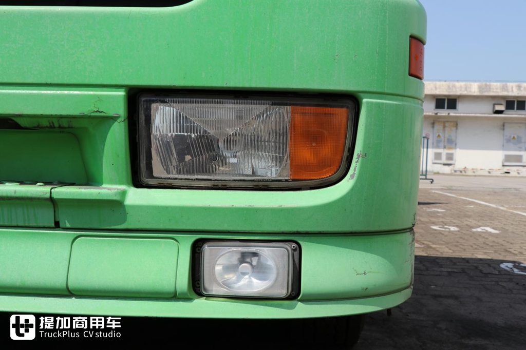 年后首发我们看点不一样的卡车,港口拍老车,配置大不同还挂着日本牌照? - 第17张 - 提加商用车网 年后首发我们看点不一样的卡车,港口拍老车,配置大不同还挂着日本牌照? - 第17张