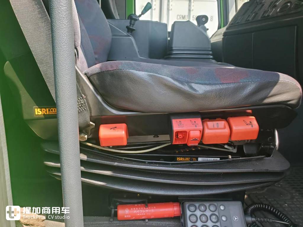 年后首发我们看点不一样的卡车,港口拍老车,配置大不同还挂着日本牌照? - 第18张 - 提加商用车网 年后首发我们看点不一样的卡车,港口拍老车,配置大不同还挂着日本牌照? - 第18张