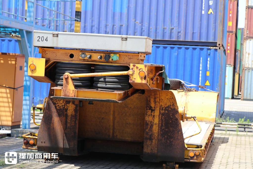年后首发我们看点不一样的卡车,港口拍老车,配置大不同还挂着日本牌照? - 第29张 - 提加商用车网 年后首发我们看点不一样的卡车,港口拍老车,配置大不同还挂着日本牌照? - 第29张