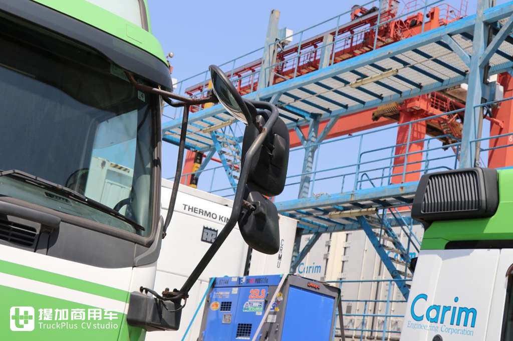 年后首发我们看点不一样的卡车,港口拍老车,配置大不同还挂着日本牌照? - 第4张 - 提加商用车网 年后首发我们看点不一样的卡车,港口拍老车,配置大不同还挂着日本牌照? - 第4张