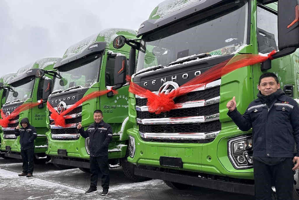 上汽红岩杰狮H6获评“2023年度值得用户信赖高效运输新能源重卡”