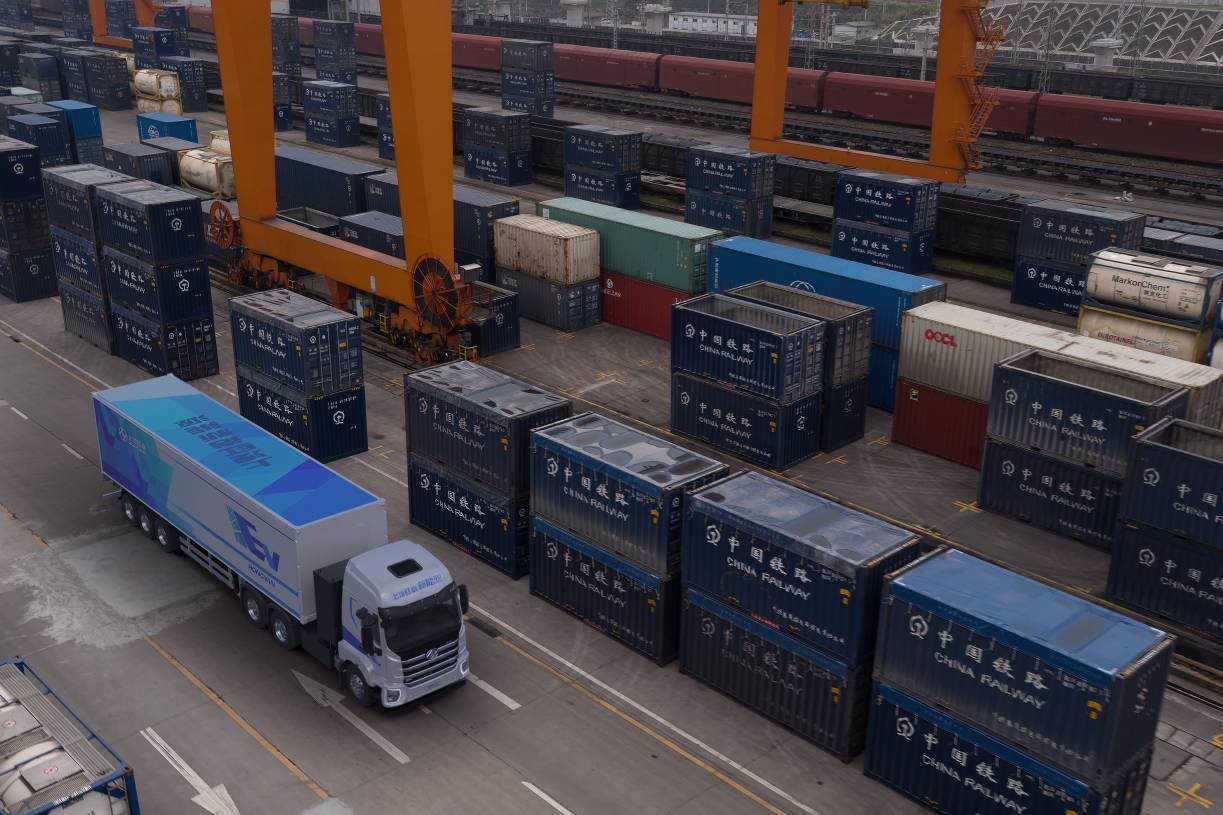 持续领跑!上汽红岩换电重卡荣获2022年12月销量冠军